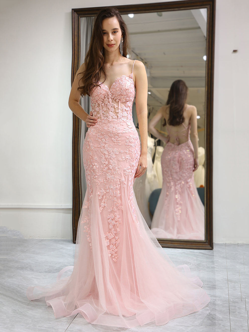 Vestido de Baile Elegante em Camadas com Aplicações de Renda, Sem Mangas, Pregas, Vestido Formal Ms2504071