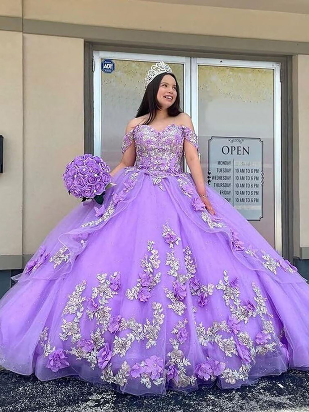 Abiti da Quinceanera floreali 3D Abito da ballo gonfio in tulle scintillante Abiti Sweet 16 con spalle scoperte Abito principessa in pizzo