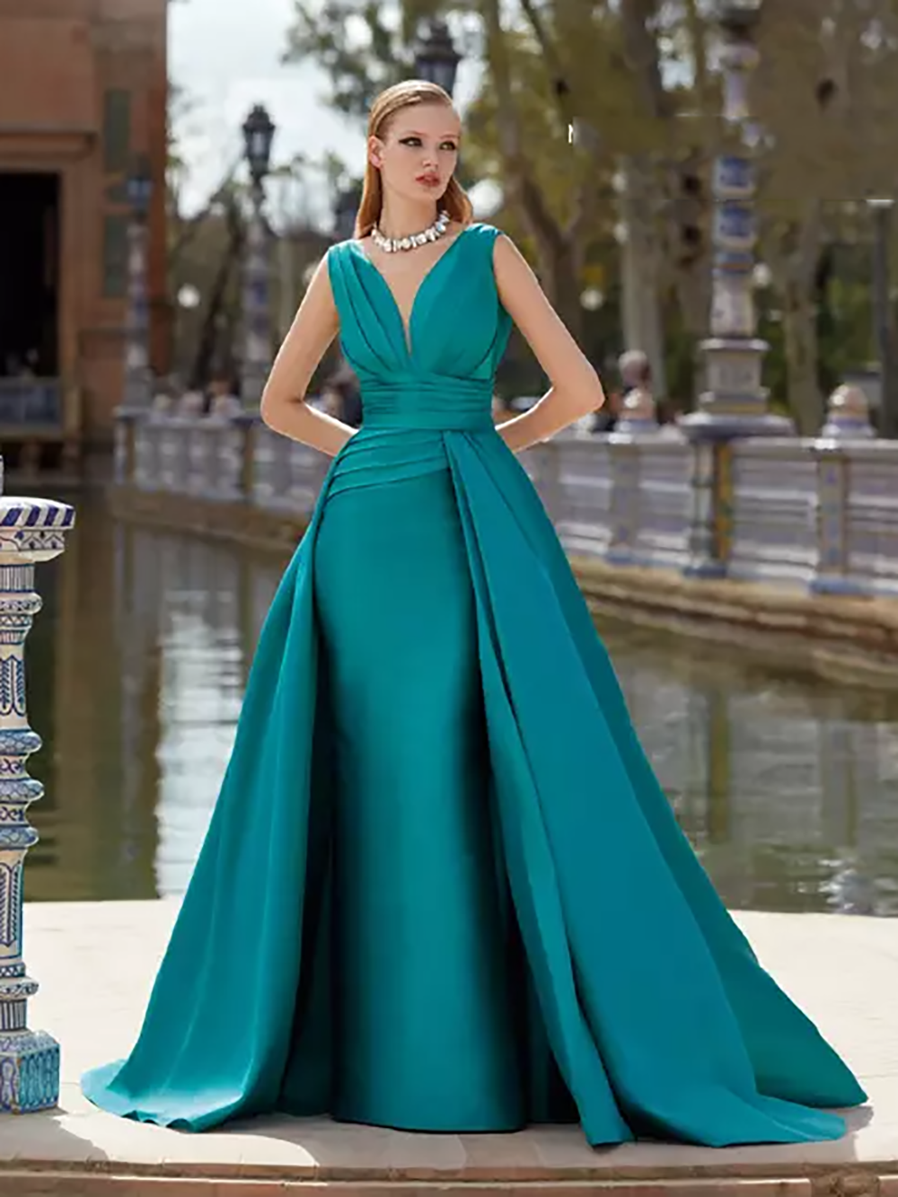 Elegante abito da sera in raso turchese con strascico staccabile, scollo a V, abito da ballo da donna per occasioni speciali