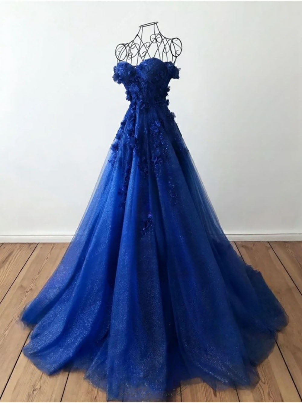Vestido de Festa de Tule com Brilhos Sem Alças, Aplicações Florais 3D, Corpete, Vestido de Baile Ms2504232