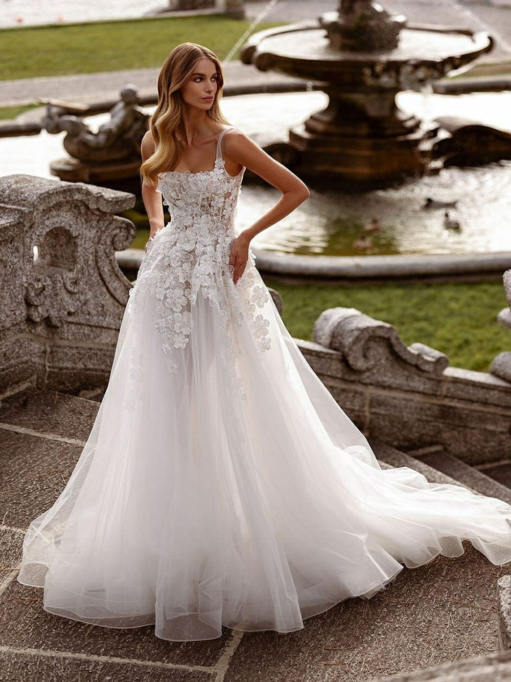 Vestidos de Noiva de Luxo Linha A com Alças de Espaguete Ilusão Flor 3D Vestido de Noiva Sem Costas Vestido de Noiva Princesa