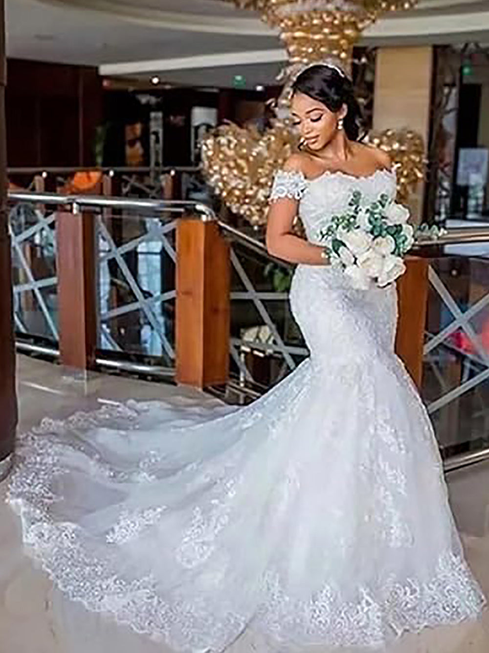 Abiti da sposa donna con spalle scoperte per la sposa 2025, abiti da sposa sirena con applicazioni in pizzo