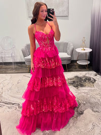 Abito da ballo a balze con paillettes rosa acceso, spacco e corsetto a cuore, abito da festa Ms2504112