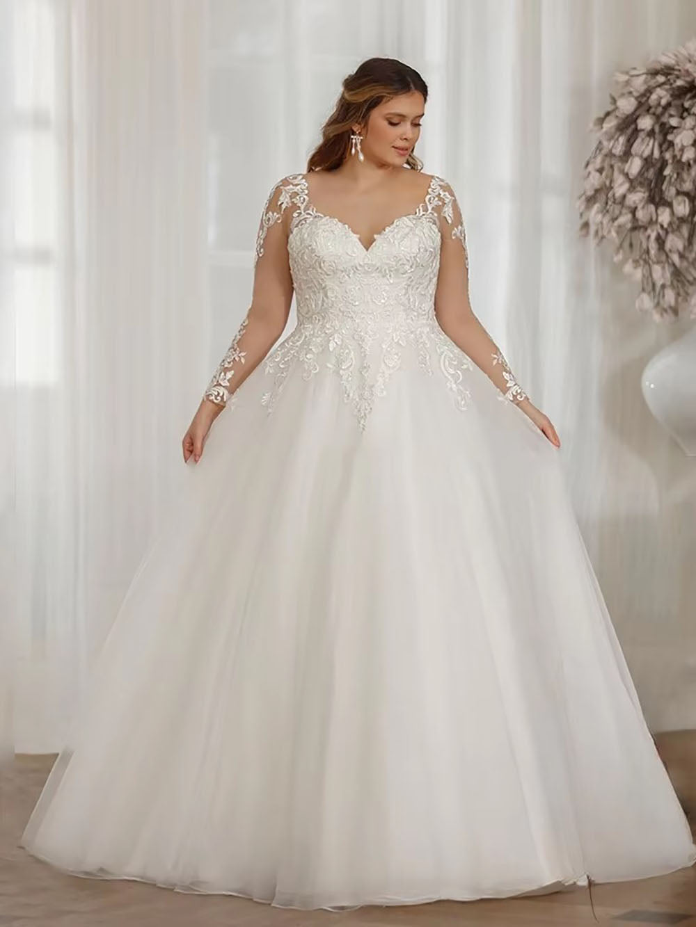 Long Sleeve Lace Plus Size Wedding Dress A-line Tulle Bridal Gown with Appliques Ms2503161