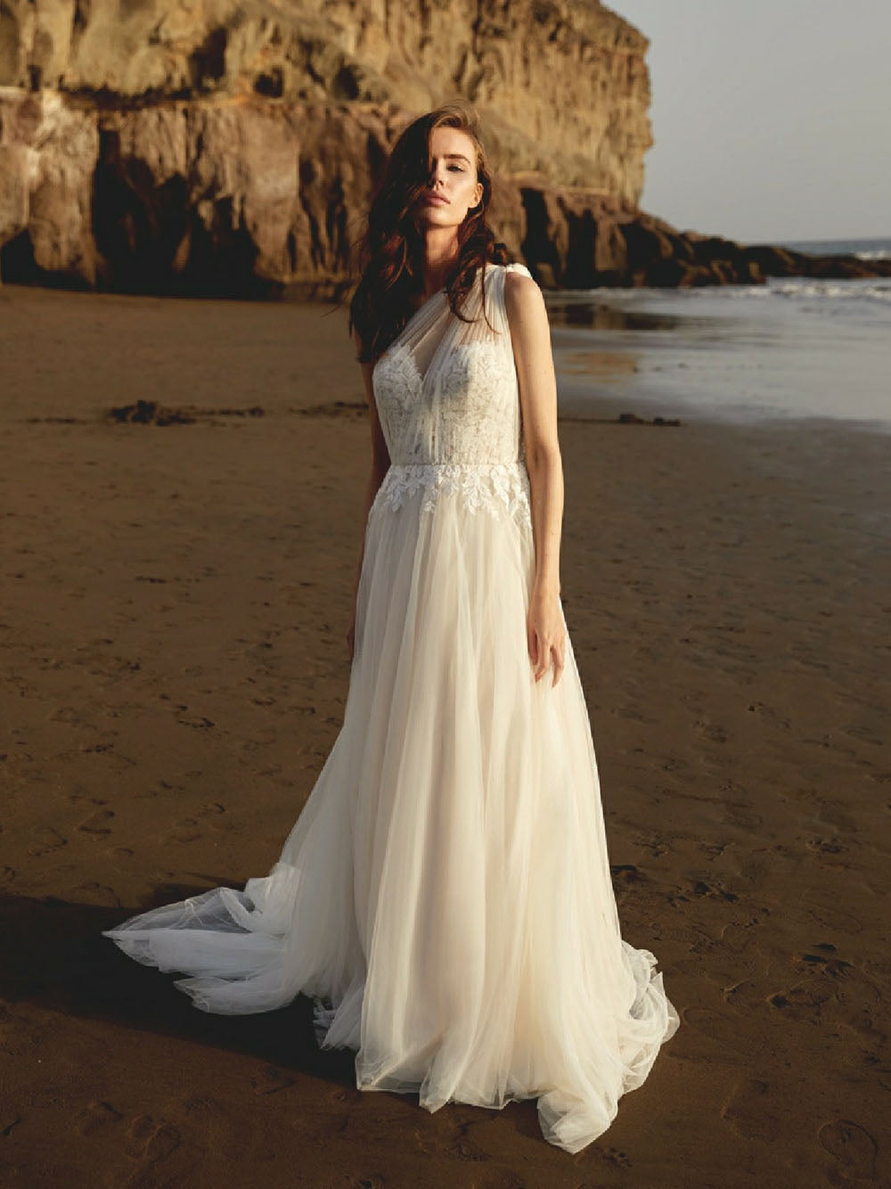 Elegant Wedding Dresses For Brides One Shoulder Bride Dress Lace Appliques Tulle Beach Bridal Gown