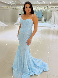 Robe de soirée longue à paillettes asymétrique avec fente et paillettes