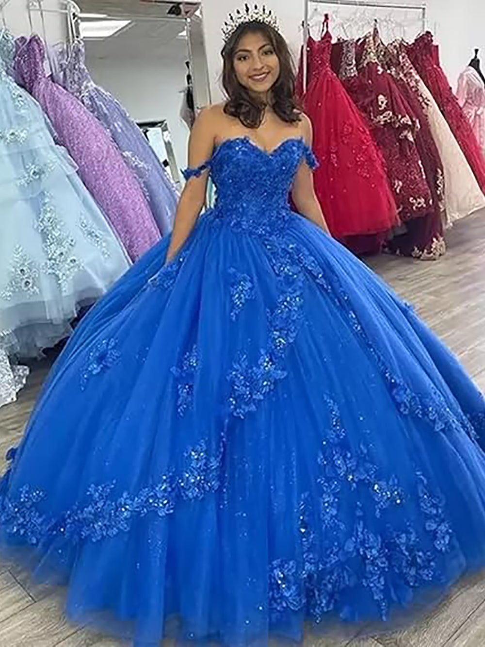 Abiti da Quinceanera in tulle di lusso con spalline sottili, abito da ballo lungo con applicazioni di pizzo gonfio, abito da sera per donna