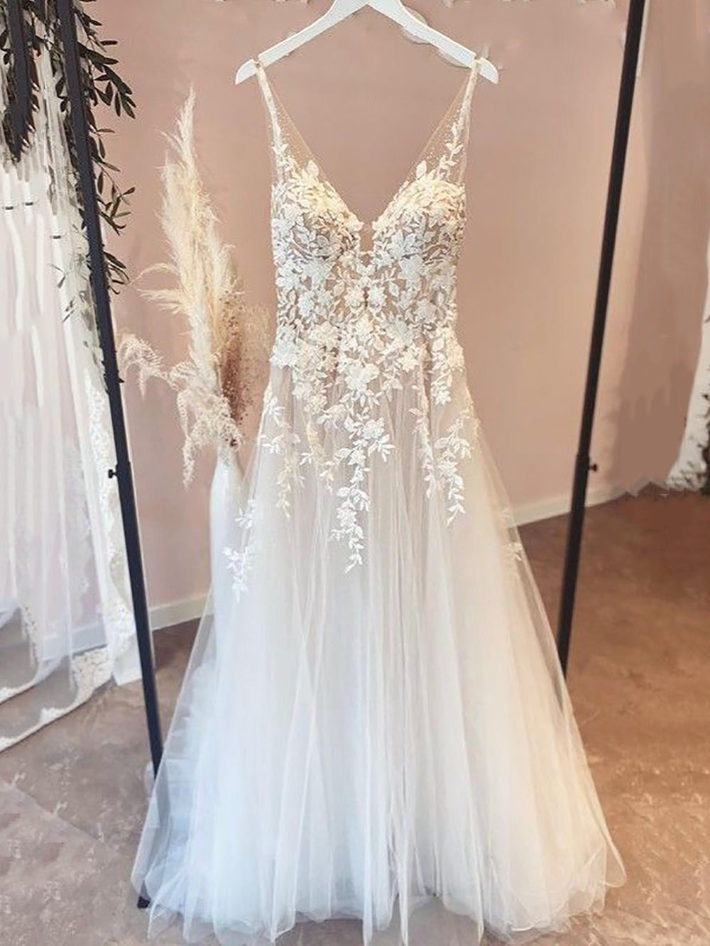 Vintage Lace Applique A-line Wedding Dress Deep V-neck Tulle Bridal Dress Ms2503191