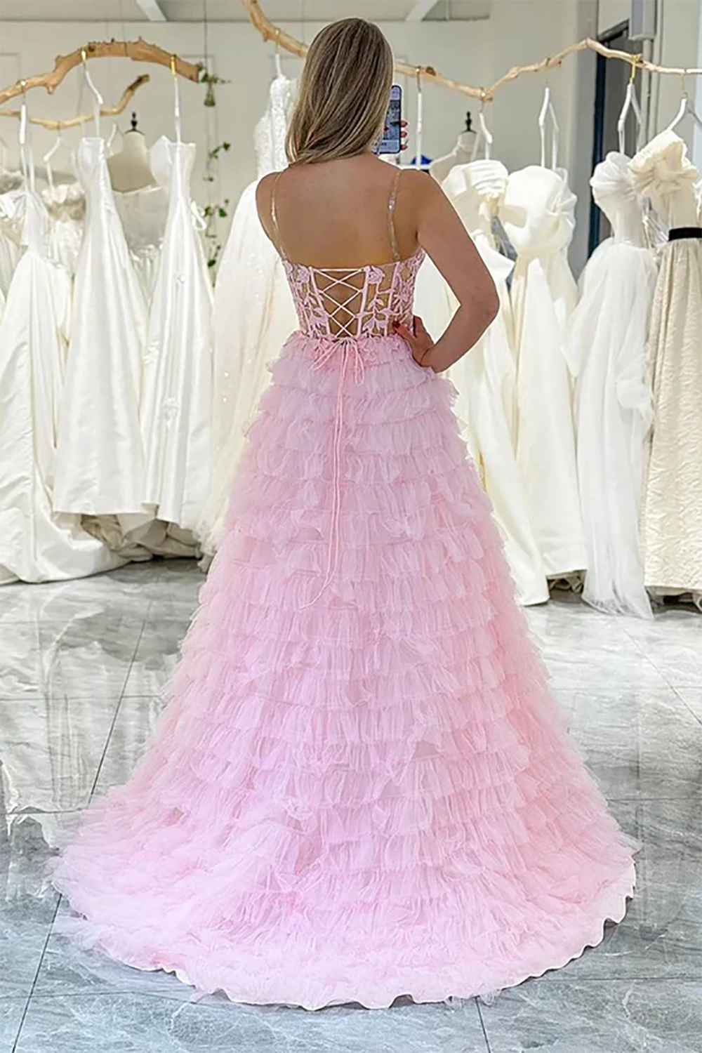 Robe de soirée longue en tulle à bretelles spaghetti et décolleté plongeant pour femme