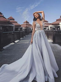 Mordern V- Neck Sequins Wedding Dresses Sleeveless Sexy Deep V Neck Backless Bridal Gowns