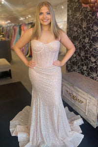Robe de soirée longue à paillettes asymétrique avec fente et paillettes