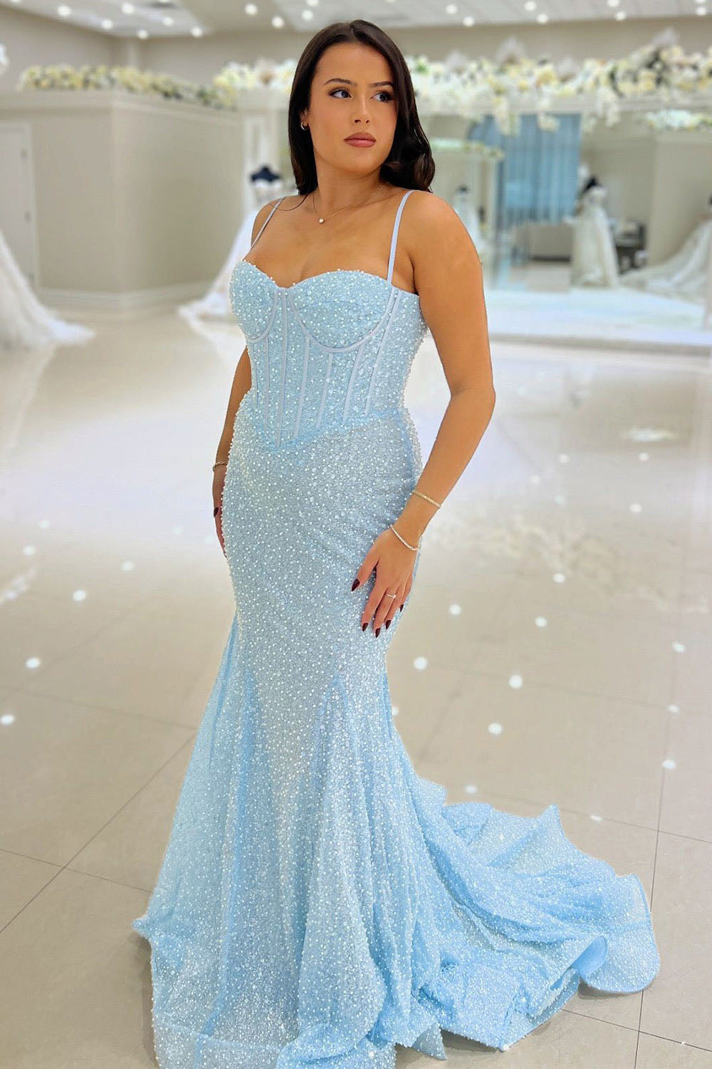 Robe de soirée longue à paillettes asymétrique avec fente et paillettes