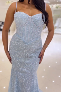 Robe de soirée longue à paillettes asymétrique avec fente et paillettes