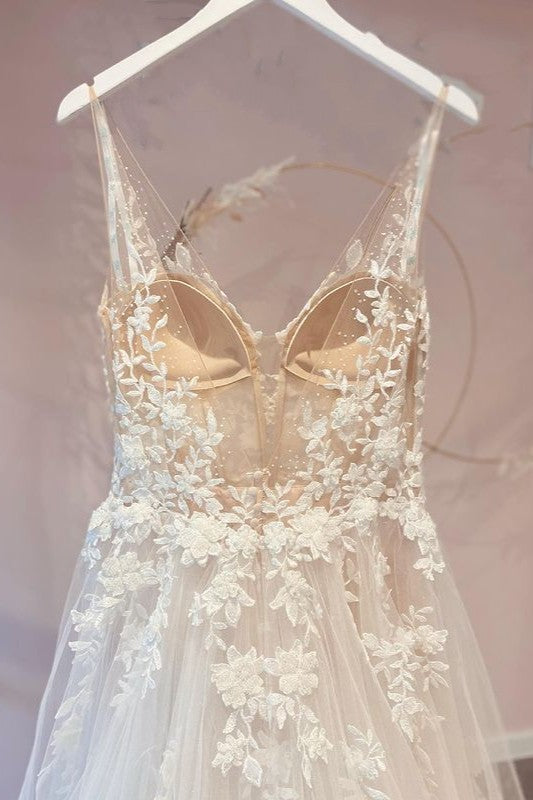 Vintage Lace Applique A-line Wedding Dress Deep V-neck Tulle Bridal Dress Ms2503191