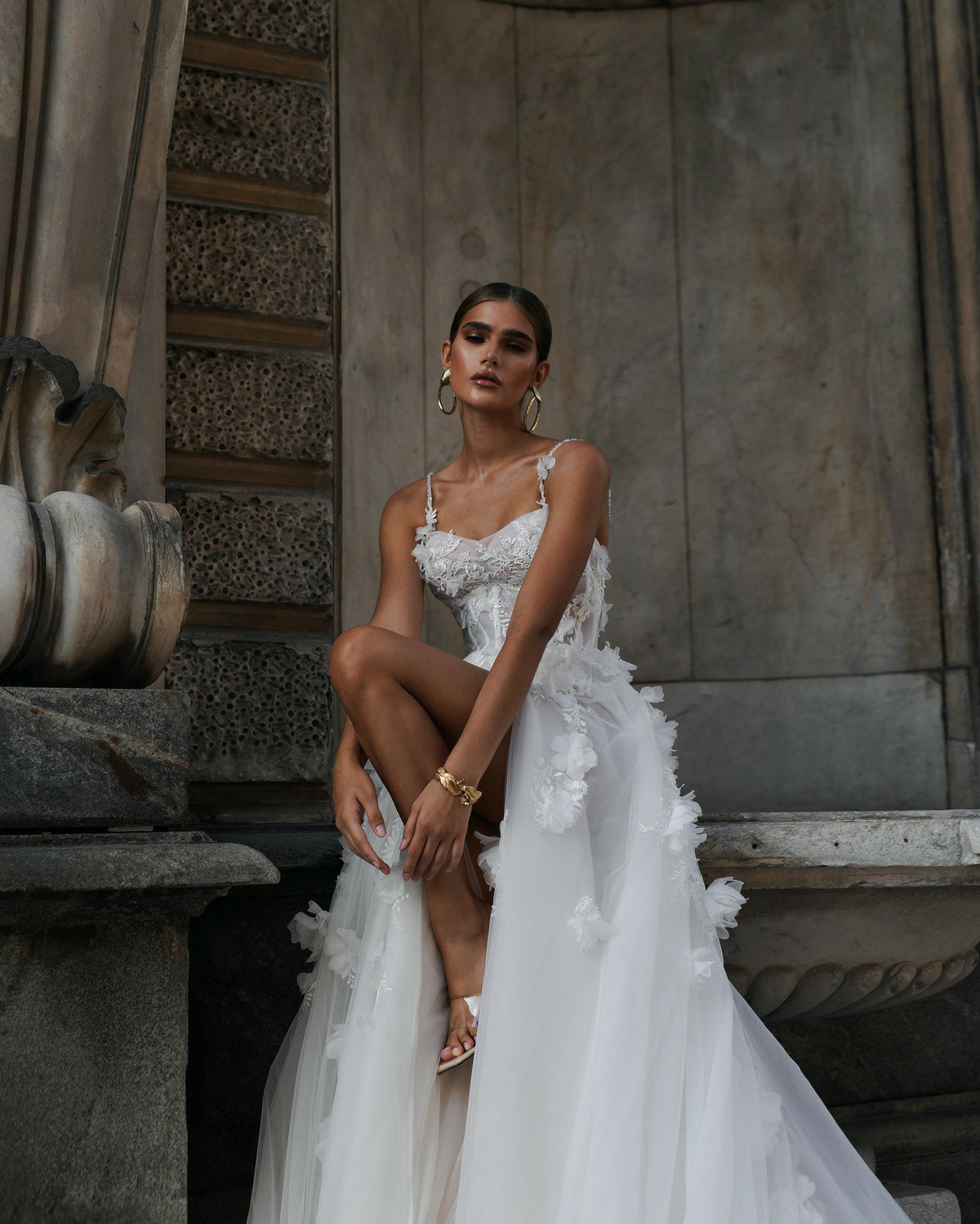 Vestido de Noiva de Luxo 2025 com Flores 3D, Alças Finas, Aplicações de Renda, Sem Mangas, Vestido Boémio para Mulheres