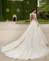 Elegant Backless V Neck Wedding Dress For Women Lace Appliques Long Sleeves Luxury Bridal Gowns