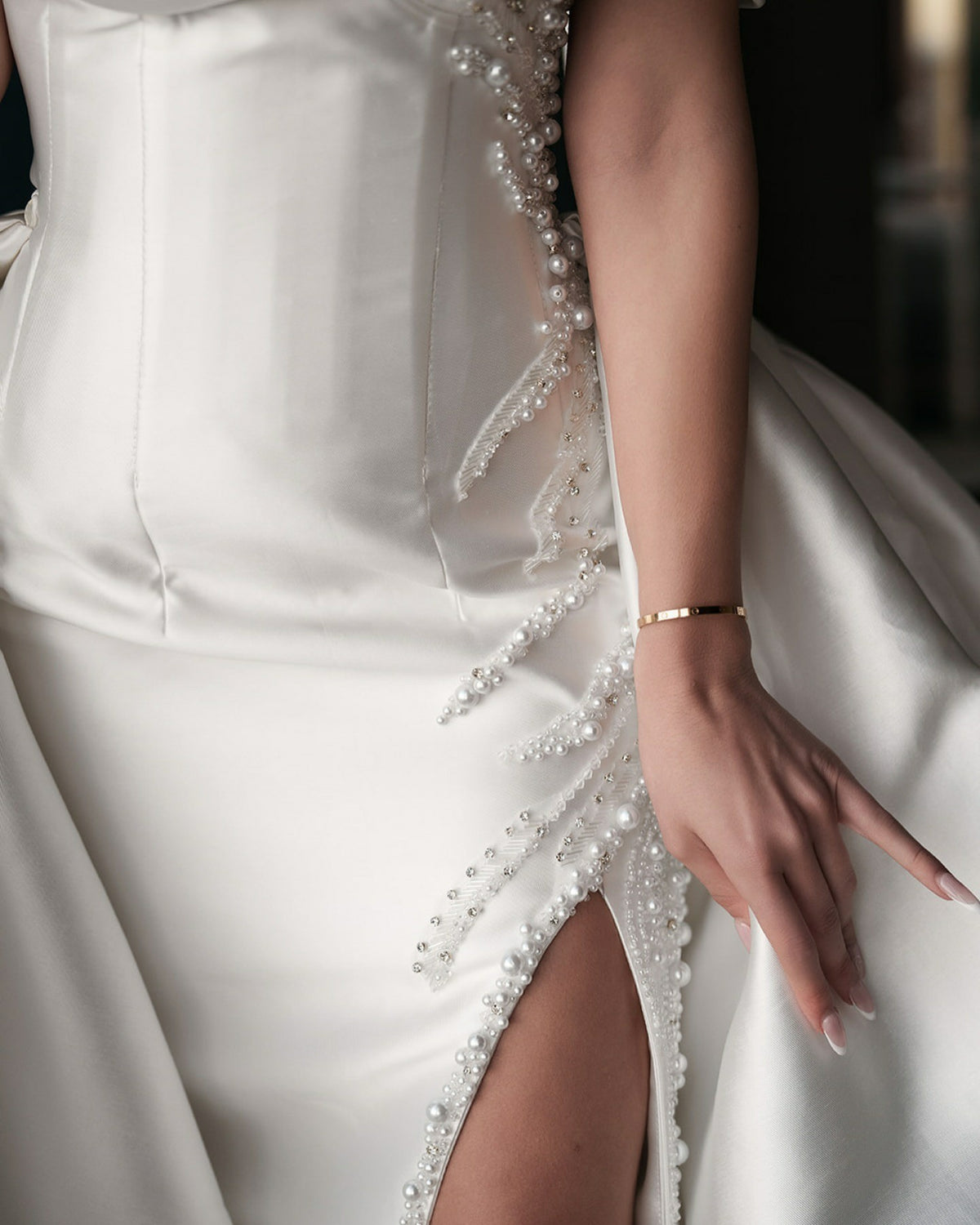 Luxury Satin Wedding Dresses Beading Pearls Side Slit Off The Shoulder Overskirt Bride Dress