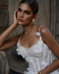 Vestido de Noiva de Luxo 2025 com Flores 3D, Alças Finas, Aplicações de Renda, Sem Mangas, Vestido Boémio para Mulheres