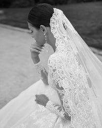Elegant Backless V Neck Wedding Dress For Women Lace Appliques Long Sleeves Luxury Bridal Gowns