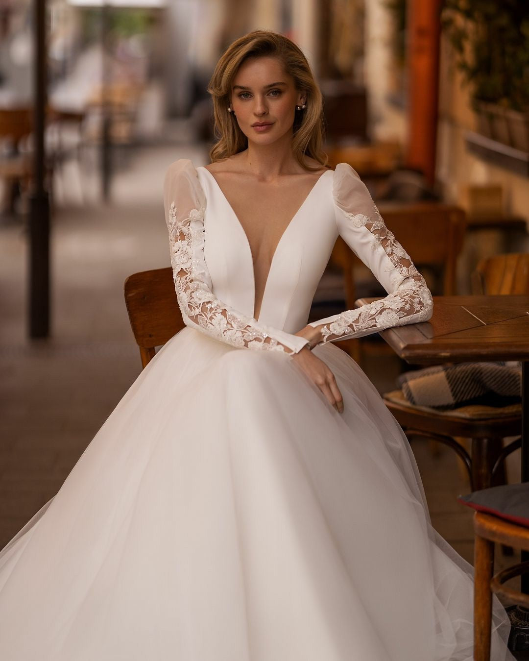 Exquisite Wedding Dresses For Women V Neck A-Line Vintage Illusion Bridal Gowns Lace Long Sleeves Bride Dress