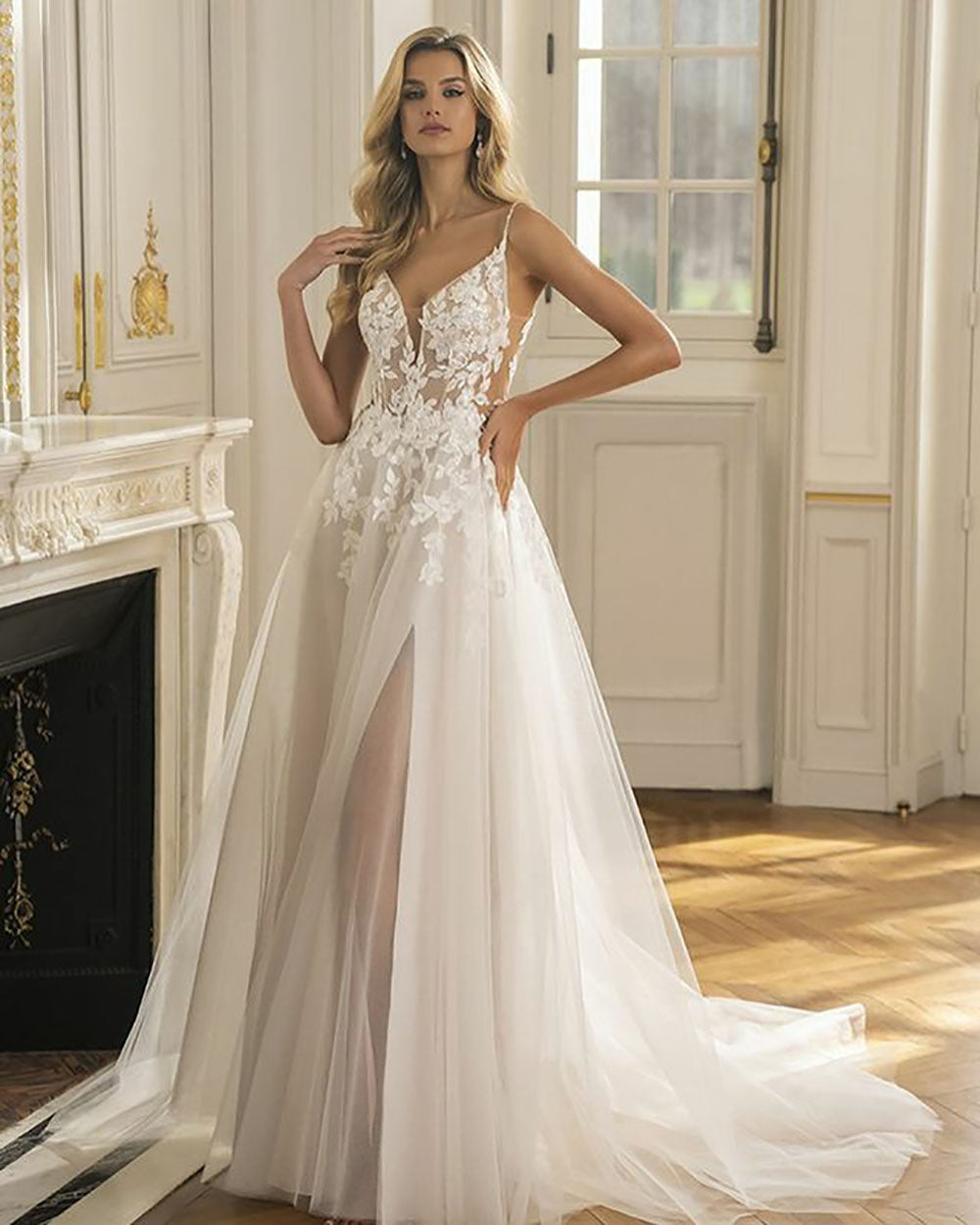 Vintage A Line Wedding Dresses Spaghetti strap Lace Appliques Tulle Princess Bride Gowns Backless Bridal Dress