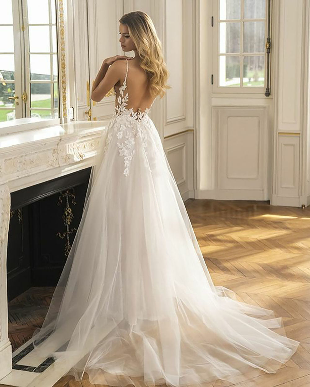 Vintage A Line Wedding Dresses Spaghetti strap Lace Appliques Tulle Princess Bride Gowns Backless Bridal Dress