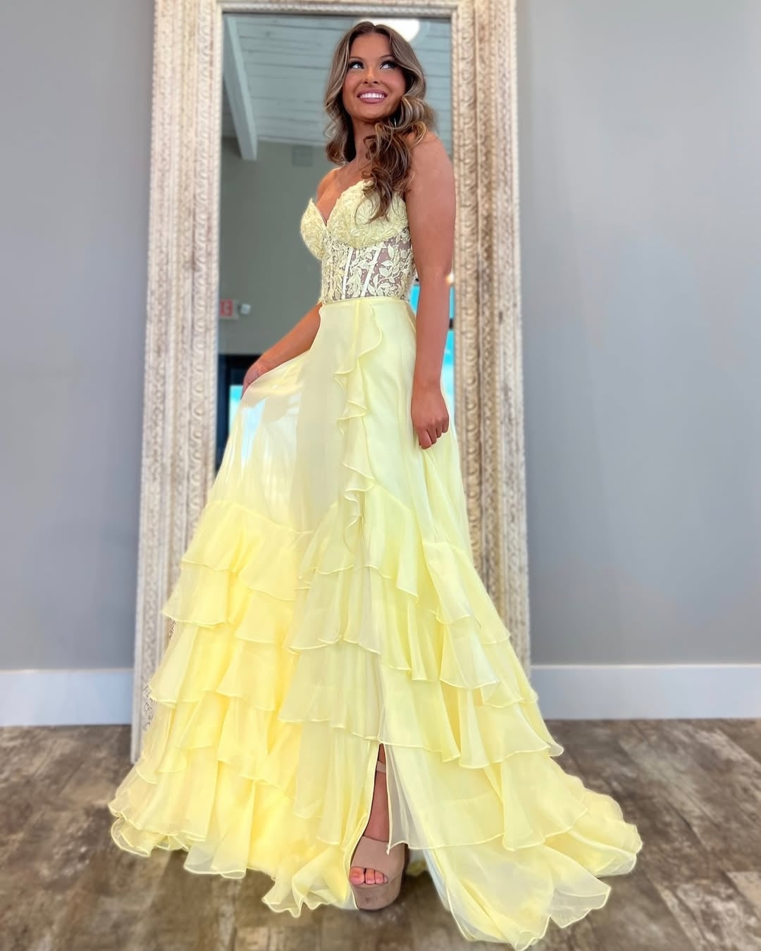 Abito da sera con spacco Ruffle, scollo a cuore, applicazioni in pizzo, corsetto, abito formale per festa di prom Ms2504114