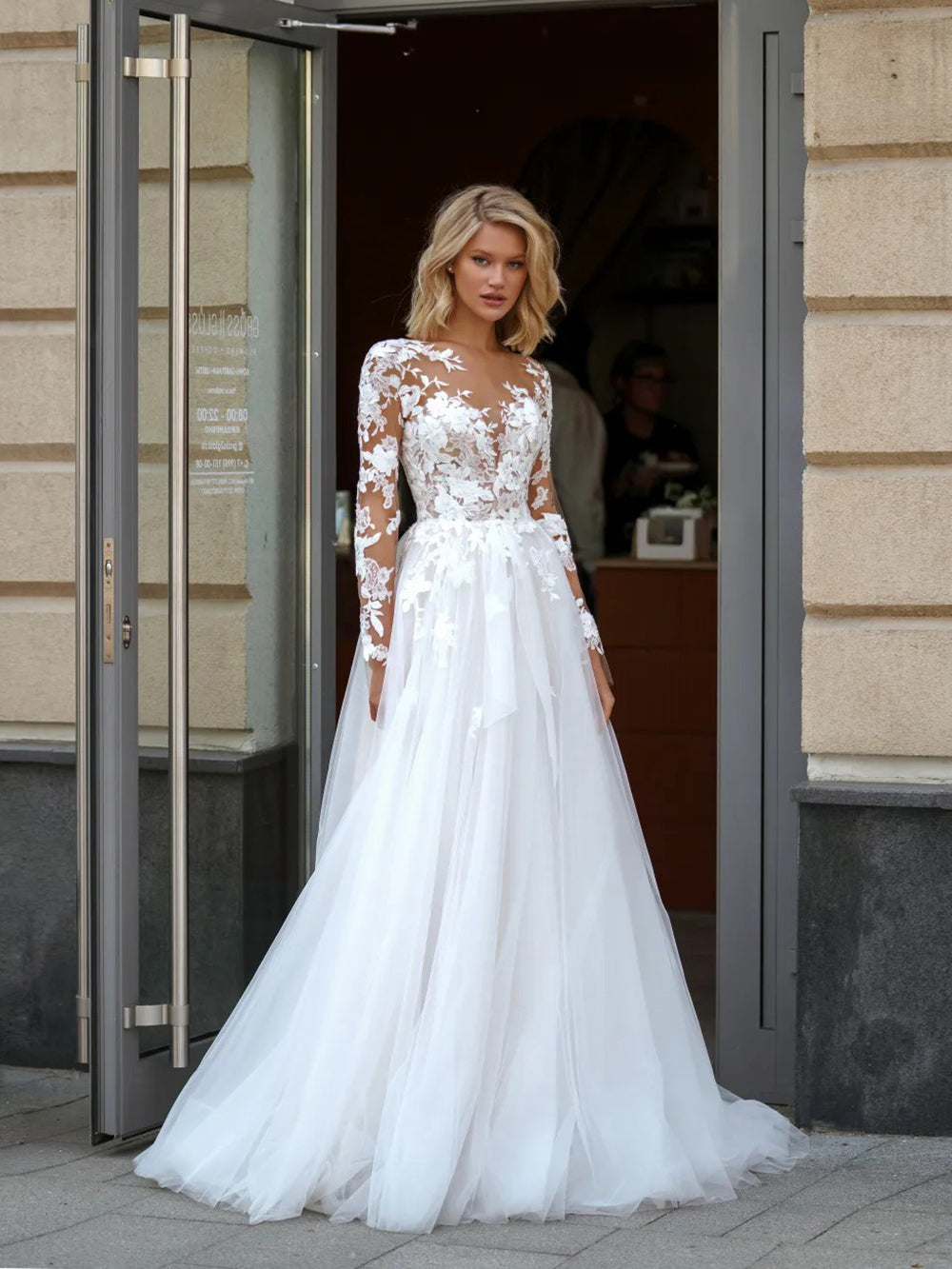 Vestido de Noiva com Apliques de Renda Romântica, Ombros Descobertos, Tule, Corte em A, Vestidos de Noiva Ms2503262