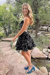 Vestiti corti con paillettes per il ritorno a casa per adolescenti 2024, spalline sottili scintillanti, abito da ballo Sweet 16, abito da cocktail