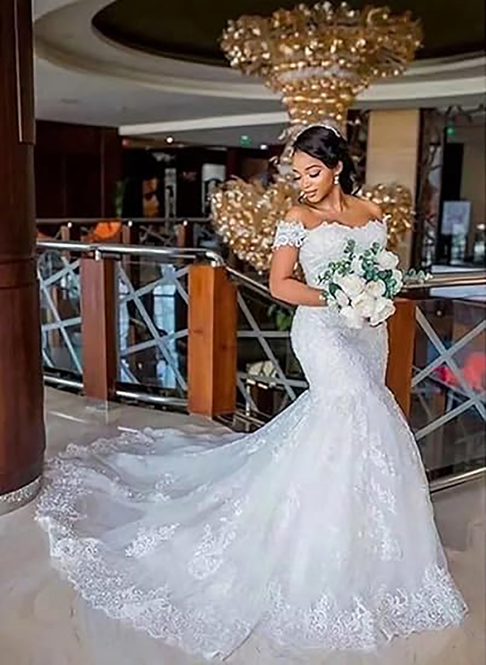 Abiti da sposa donna con spalle scoperte per la sposa 2025, abiti da sposa sirena con applicazioni in pizzo