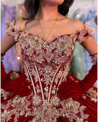Abiti Quinceanera in Velluto 2025 con Farfalle Floreali 3D Dorate Pizzo Spalle Scoperte Abiti da Prom Sweet 16