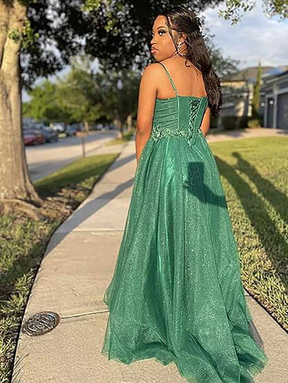 Robe de soirée longue en tulle à bretelles spaghetti et décolleté plongeant pour femme