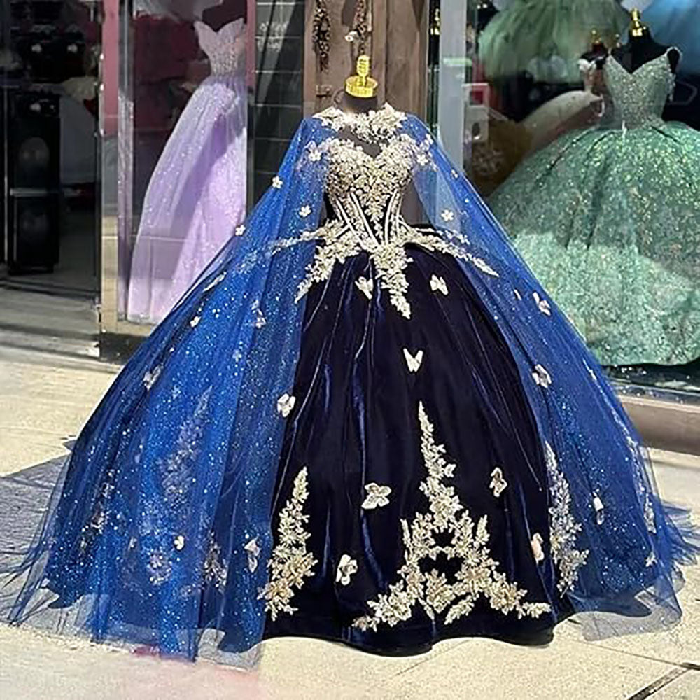 Abiti da Quinceanera Principessa Velvet con Mantello, Applicazioni di Farfalle Dorate Scintillanti, Abiti Sweet 16, Abito da Ballo in Pizzo
