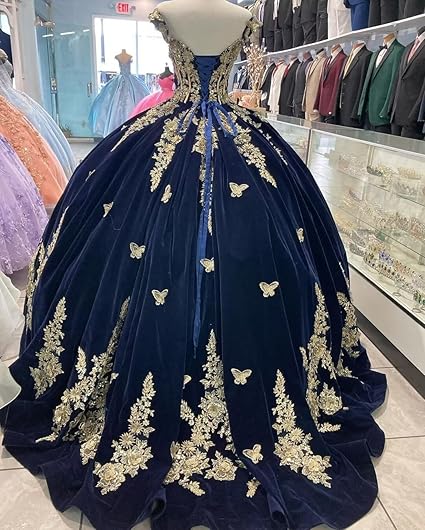 Abiti Quinceanera in Velluto 2025 con Farfalle Floreali 3D Dorate Pizzo Spalle Scoperte Abiti da Prom Sweet 16