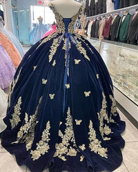 Abiti Quinceanera in Velluto 2025 con Farfalle Floreali 3D Dorate Pizzo Spalle Scoperte Abiti da Prom Sweet 16