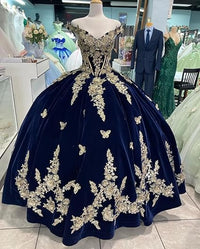 Abiti Quinceanera in Velluto 2025 con Farfalle Floreali 3D Dorate Pizzo Spalle Scoperte Abiti da Prom Sweet 16