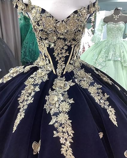 Abiti Quinceanera in Velluto 2025 con Farfalle Floreali 3D Dorate Pizzo Spalle Scoperte Abiti da Prom Sweet 16
