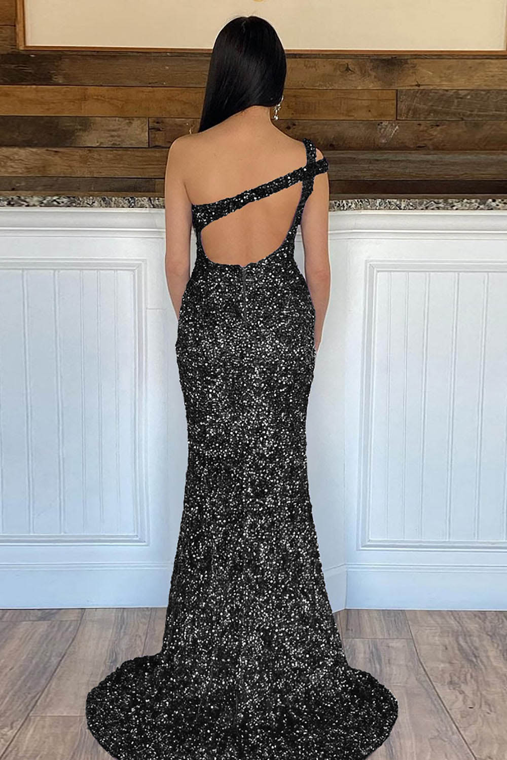 Robe de soirée longue à paillettes asymétrique avec fente et paillettes