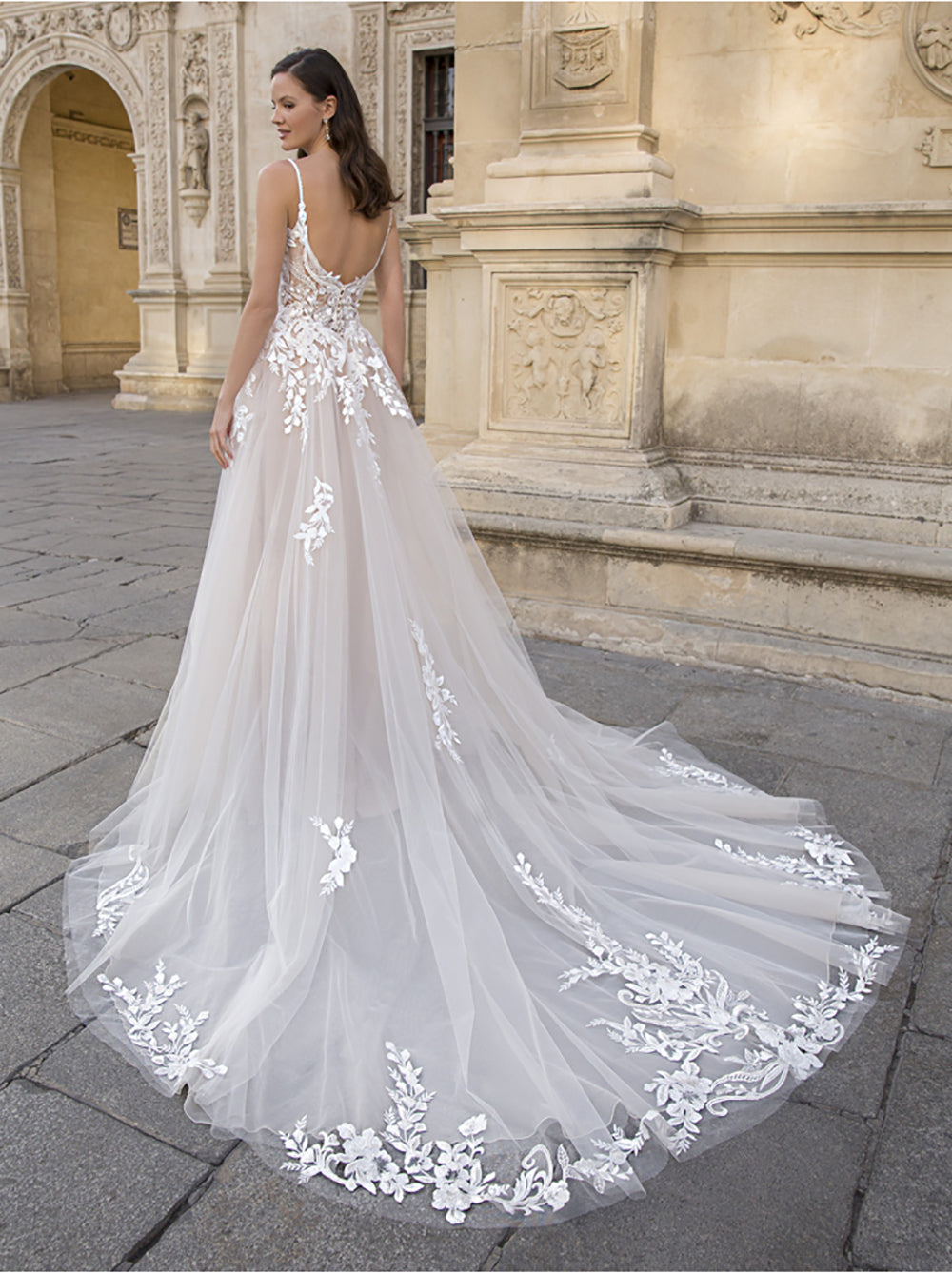 Vestido de Noiva com Apliques de Renda Romântica, Ombros Descobertos, Tule, Corte em A, Vestidos de Noiva Ms2503262