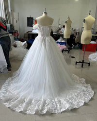 Abiti da sposa a gonna ampia eleganti con scollo a cuore, spalle scoperte, pizzo, applicazioni di perline, abito da sposa