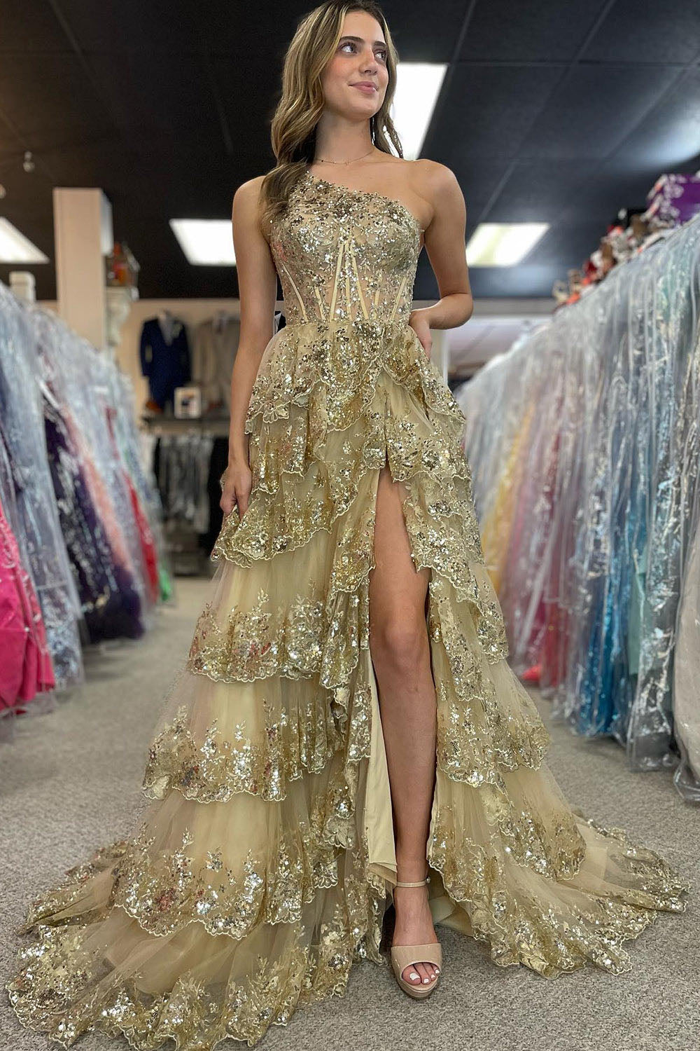 Abito da sera formale da festa da donna con paillettes applicate su una spalla, a strati, linea ad A, sexy con spacco laterale
