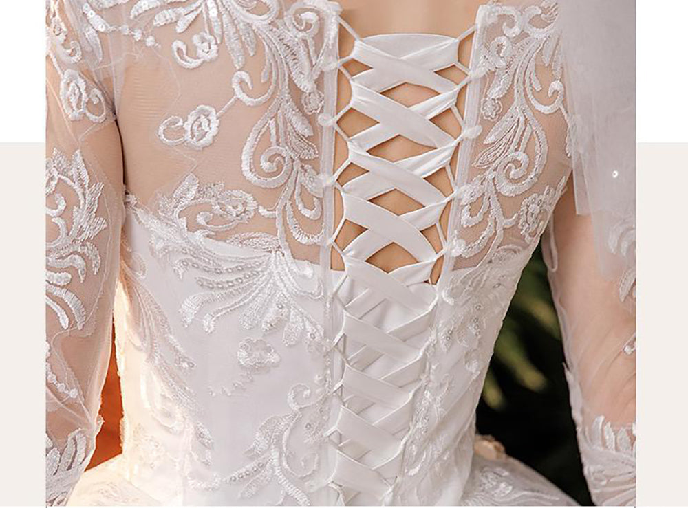 Luxury Sweep Train Wedding Dress O Neck Three Quarter Sleeve Lace Appliques Plus Size Bridal Gown