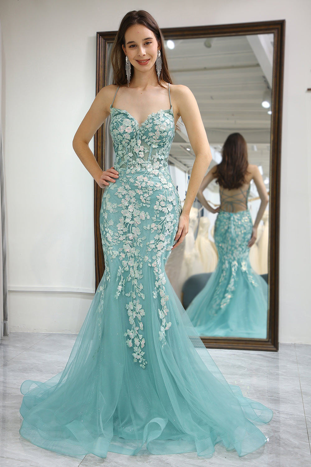 Vestido de Baile Elegante em Camadas com Aplicações de Renda, Sem Mangas, Pregas, Vestido Formal Ms2504071