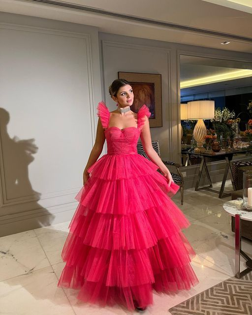 Elegante abito da sera a strati con applicazioni in pizzo, senza maniche, arricciato, abito formale Ms2504071