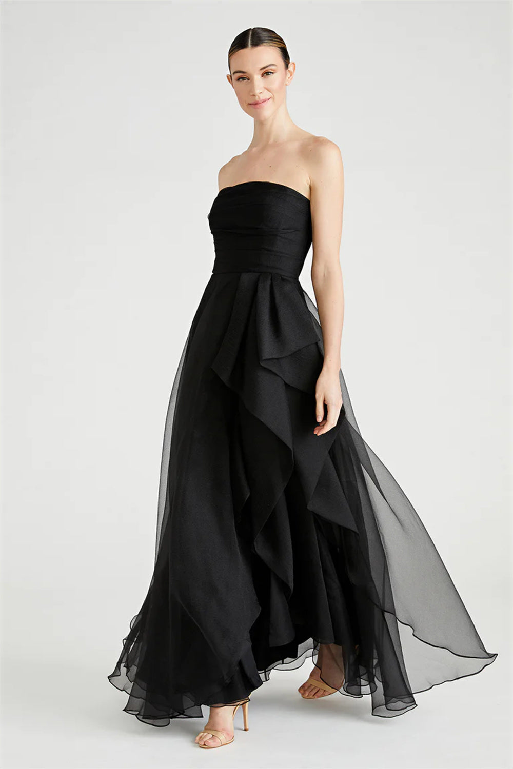 Vestido de baile formal preto chique com folhos em camadas de tule, sem alças, vestido de festa para a noite Ms2503292