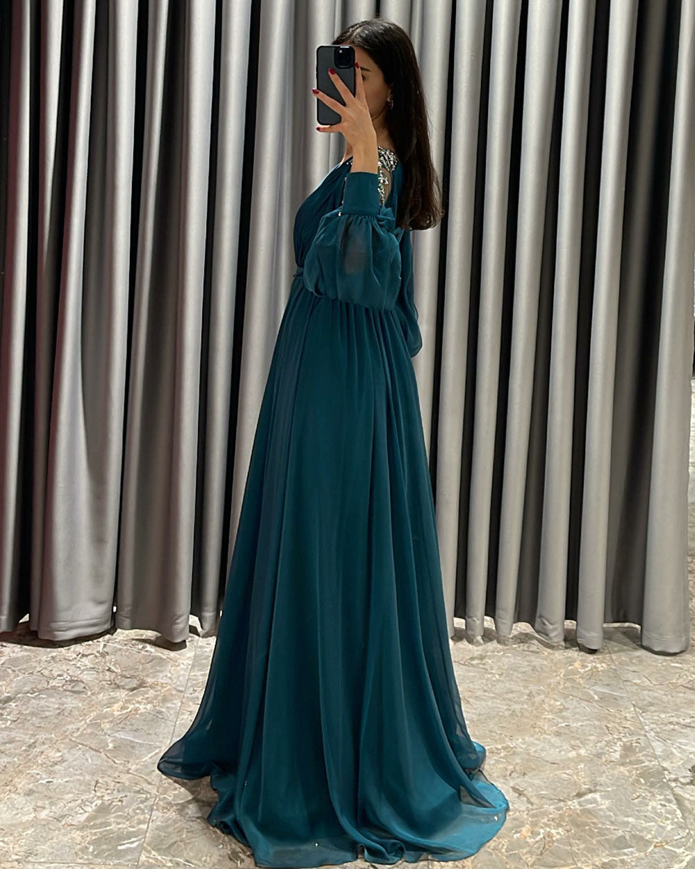 Abito da sera prom con scollo a V in chiffon, perline, paillettes, maniche lunghe, abito da festa con spacco Ms2503153