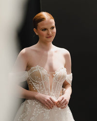 Vestido de Noiva com Corpete, Saia em A, Tule Brilhante, Vestido Nupcial Ombro a Ombro, Fenda Alta, Vestido de Noiva Ms032601