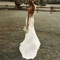 Abito da sposa semplice in stile sirena con spalline sottili, spacco alto, abito da sposa in raso senza schienale, abito nuziale semplice