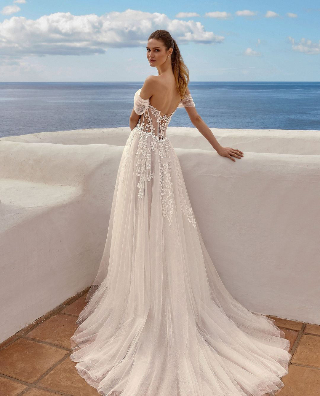 Vestido de Noiva com Corpete, Saia em A, Tule Brilhante, Vestido Nupcial Ombro a Ombro, Fenda Alta, Vestido de Noiva Ms032601