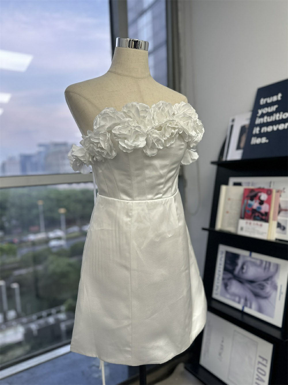 Romantic Floral Off Shoulder Mini Bridal Dress Short 3D Flowers Corset Wedding Dress Ms2504234